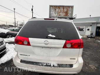 2009 Toyota Sienna LE Minivan 7-Passenger 119.3" WB - miniatura 6