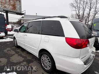 2009 Toyota Sienna LE Minivan 7-Passenger 119.3" WB - miniatura 7