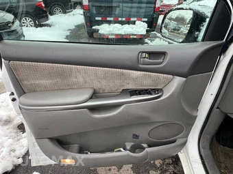 2009 Toyota Sienna LE Minivan 7-Passenger 119.3" WB - miniatura 8