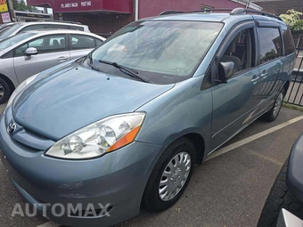 2009 Toyota Sienna LE Minivan 8-Passenger 119.3" WB