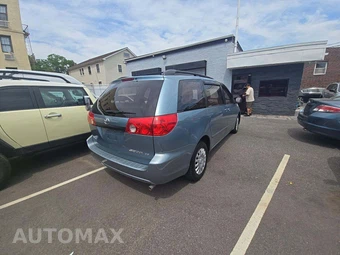 2009 Toyota Sienna LE Minivan 8-Passenger 119.3" WB - miniatura 3