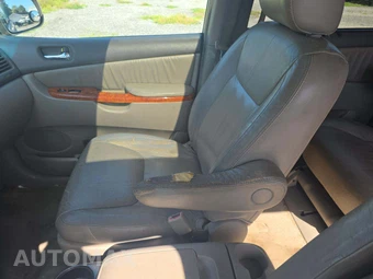 2009 Toyota Sienna XLE Minivan 7-Passenger 119.3" WB - miniatura 24