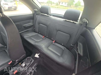 2009 Volkswagen New Beetle Coupe S Hatchback – miniatura 13