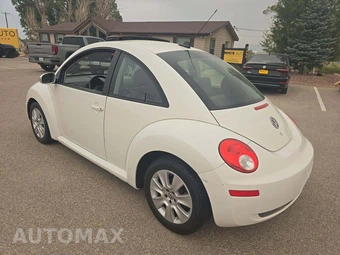 2009 Volkswagen New Beetle Coupe S Hatchback – miniatura 2