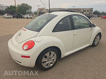 2009 Volkswagen New Beetle Coupe S Hatchback – miniatura 3