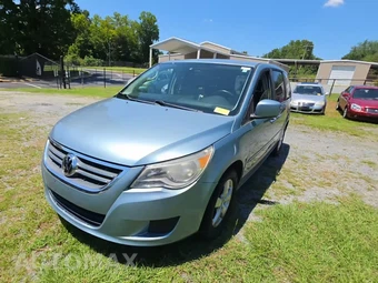 2009 Volkswagen Routan SE w/Rear Seat Entertainment 121.2" WB