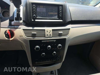 2009 Volkswagen Routan SE w/Rear Seat Entertainment 121.2" WB - miniatura 7