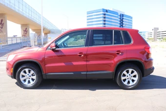 2009 Volkswagen Tiguan S – miniatura 3