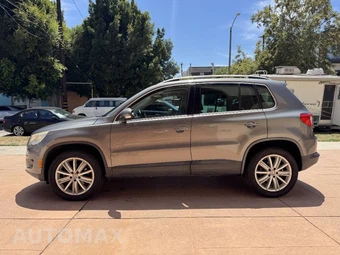 2009 Volkswagen Tiguan S - miniatura 4