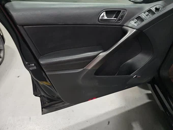 2009 Volkswagen Tiguan SE w/Leather – miniatura 9