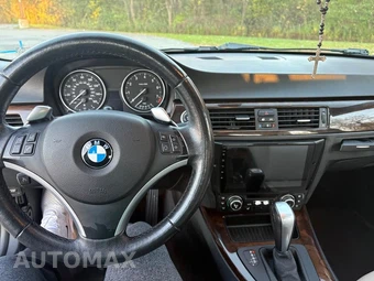 2010 BMW 3 Series Sedan 328i xDrive - miniatura 9