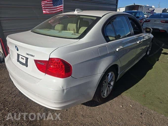 2010 BMW 3 Series Sedan 328i xDrive - miniatura 3