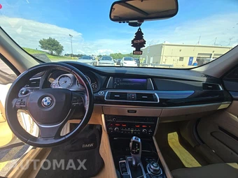 2010 BMW 5 Series Gran Turismo 550i Hatchback - miniatura 11