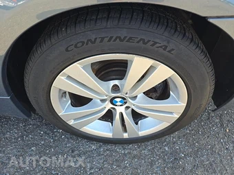 2010 BMW 5 Series Sedan 528i xDrive - miniatura 11