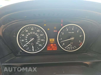 2010 BMW 5 Series Sedan 528i xDrive - miniatura 6
