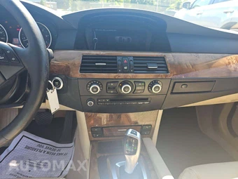2010 BMW 5 Series Sedan 528i xDrive - miniatura 7