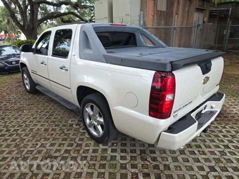 2010 Chevrolet Avalanche LTZ Crew Cab Short Bed 1LZ - miniatura 2