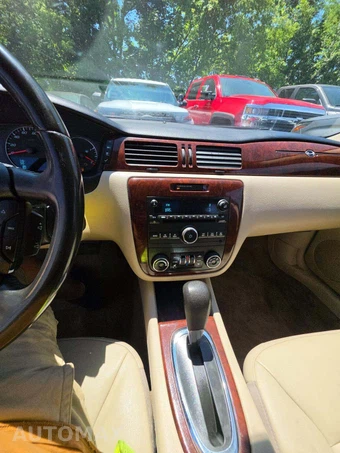 2010 Chevrolet Impala LT 1LT – miniatura 10