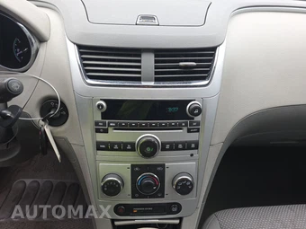 2010 Chevrolet Malibu LS 1LS – miniatura 11