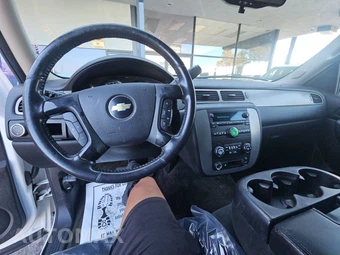 2010 Chevrolet Suburban 1500 LS 1LS – miniatura 11