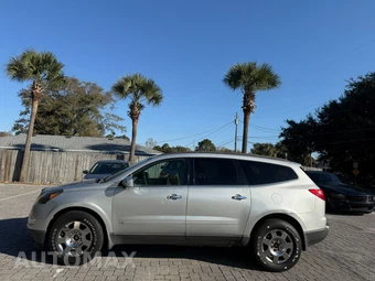 2010 Chevrolet Traverse LT - miniatura 2