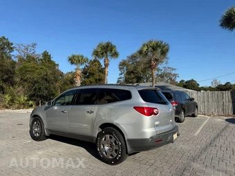 2010 Chevrolet Traverse LT - miniatura 3