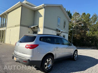 2010 Chevrolet Traverse LT - miniatura 5