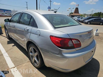 2010 Chrysler Sebring Touring Sedan - miniatura 2