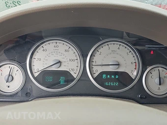 2010 Chrysler Town & Country Limited 121.2" WB – miniatura 12