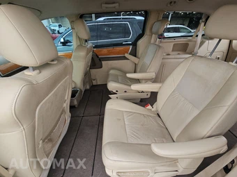 2010 Chrysler Town & Country Limited 121.2" WB – miniatura 13