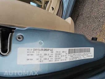 2010 Chrysler Town & Country Limited 121.2" WB – miniatura 15