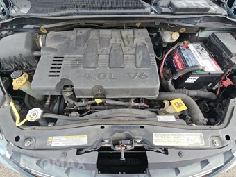 2010 Chrysler Town & Country Limited 121.2" WB – miniatura 16