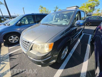 2010 Chrysler Town & Country Limited 121.2" WB