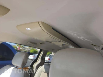 2010 Chrysler Town & Country Limited 121.2" WB - miniatura 11