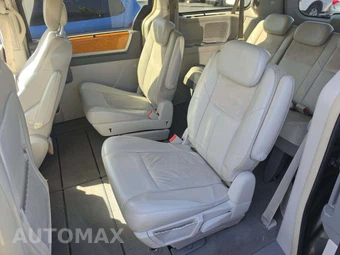 2010 Chrysler Town & Country Limited 121.2" WB - miniatura 13