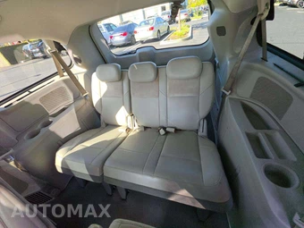 2010 Chrysler Town & Country Limited 121.2" WB - miniatura 14