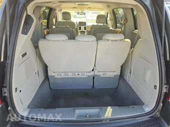2010 Chrysler Town & Country Limited 121.2" WB - miniatura 15