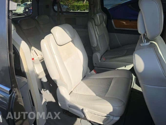 2010 Chrysler Town & Country Limited 121.2" WB - miniatura 17