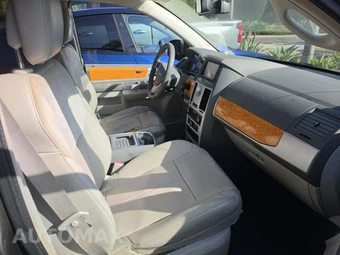 2010 Chrysler Town & Country Limited 121.2" WB - miniatura 19