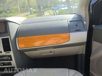 2010 Chrysler Town & Country Limited 121.2" WB - miniatura 20