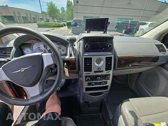 2010 Chrysler Town & Country LX 121.2" WB - miniatura 10