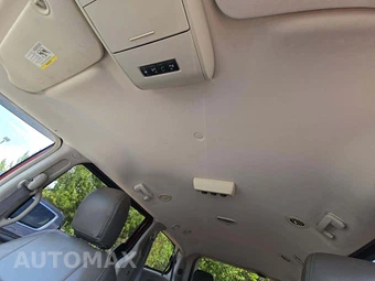 2010 Chrysler Town & Country LX 121.2" WB - miniatura 11