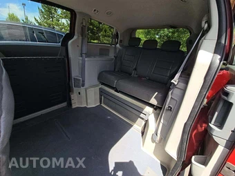 2010 Chrysler Town & Country LX 121.2" WB - miniatura 13