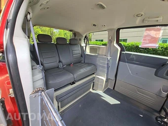 2010 Chrysler Town & Country LX 121.2" WB - miniatura 16