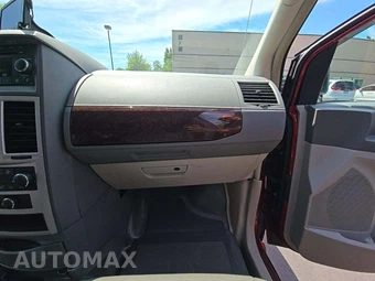 2010 Chrysler Town & Country LX 121.2" WB - miniatura 19