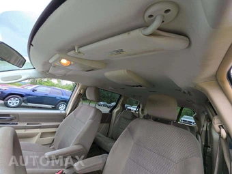 2010 Chrysler Town & Country LX 121.2" WB – miniatura 11