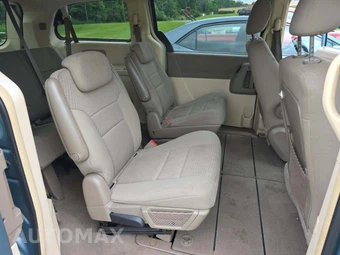 2010 Chrysler Town & Country LX 121.2" WB – miniatura 17