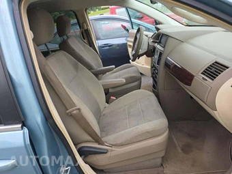 2010 Chrysler Town & Country LX 121.2" WB – miniatura 19