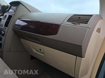 2010 Chrysler Town & Country LX 121.2" WB – miniatura 20