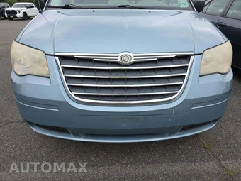 2010 Chrysler Town & Country LX 121.2" WB – miniatura 24